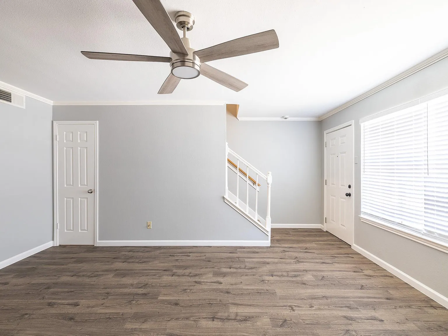 2 bed, 2.5 bath, 1342 sqft, $1,350 — Photo 3