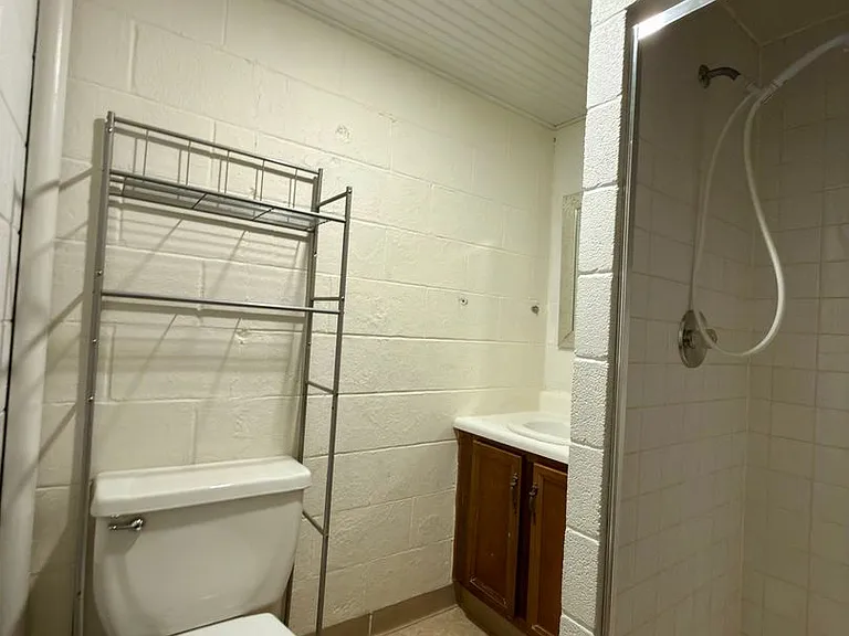 1002 N Pine St — Photo 17