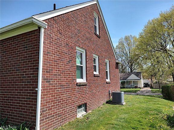 5th image of 262 Rosemont Ave
