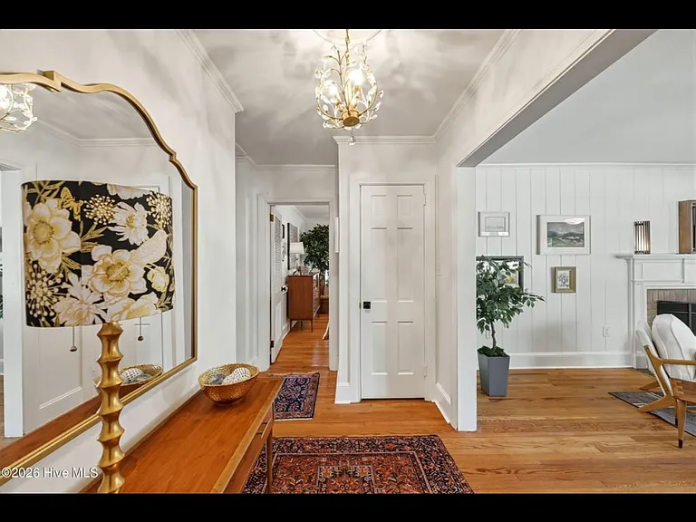 611 Clark Dr — Photo 16