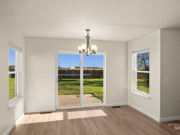 4th image of 106 Riverview Dr