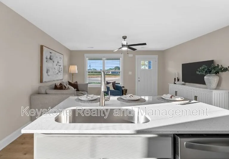 345 Wistera Ln — Photo 6