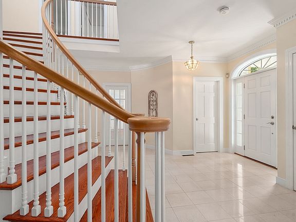 4th image of 2 Sanger Cir