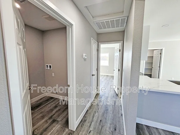 581 Valiant Ave — Photo 13