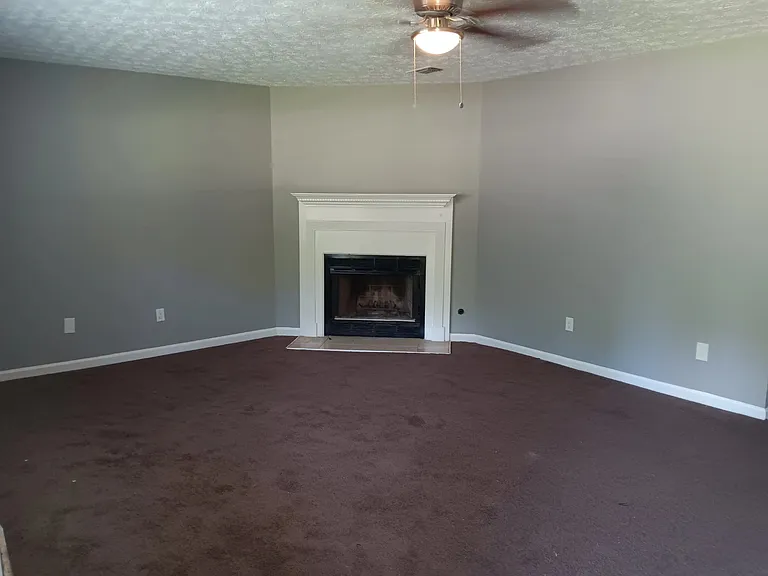 916 Walnut Creek Ln — Photo 2