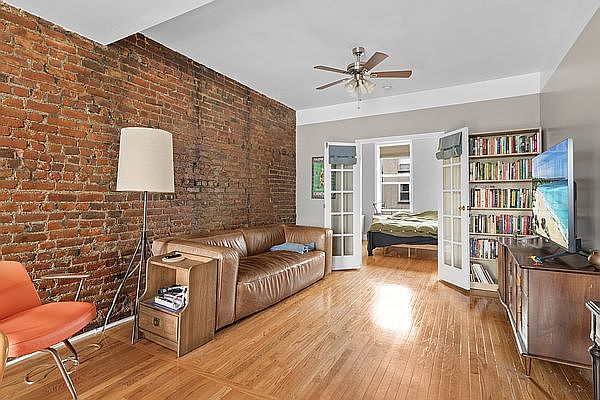 1st image of 519 Henry St APT 3