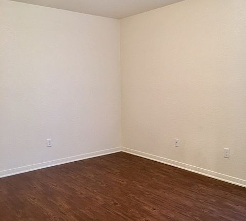 2nd image of 911 Rosewood Dr APT A