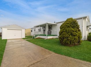 201 Rimrock Dr, West Des Moines, IA 50265