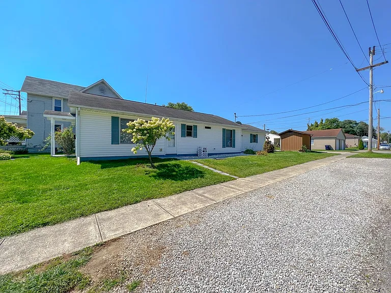 681 Maple Ave — Photo 5