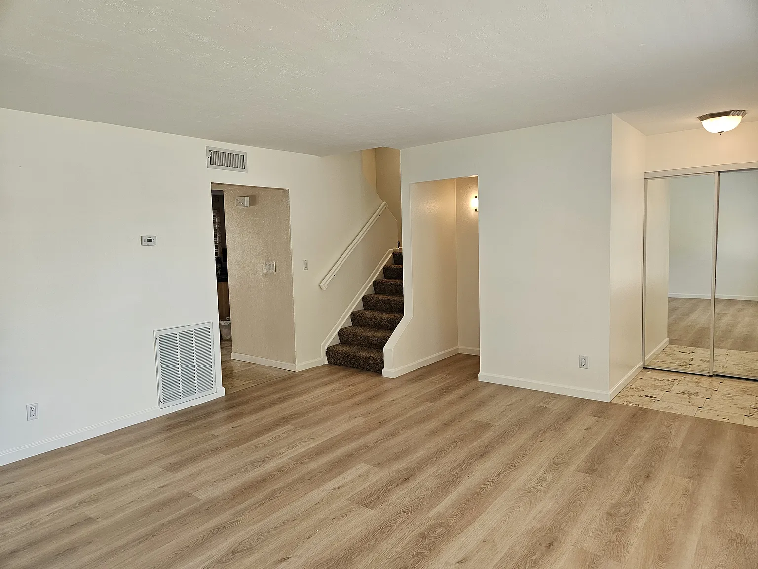 3 bed, 2.5 bath, 1584 sqft, $2,475 — Photo 2