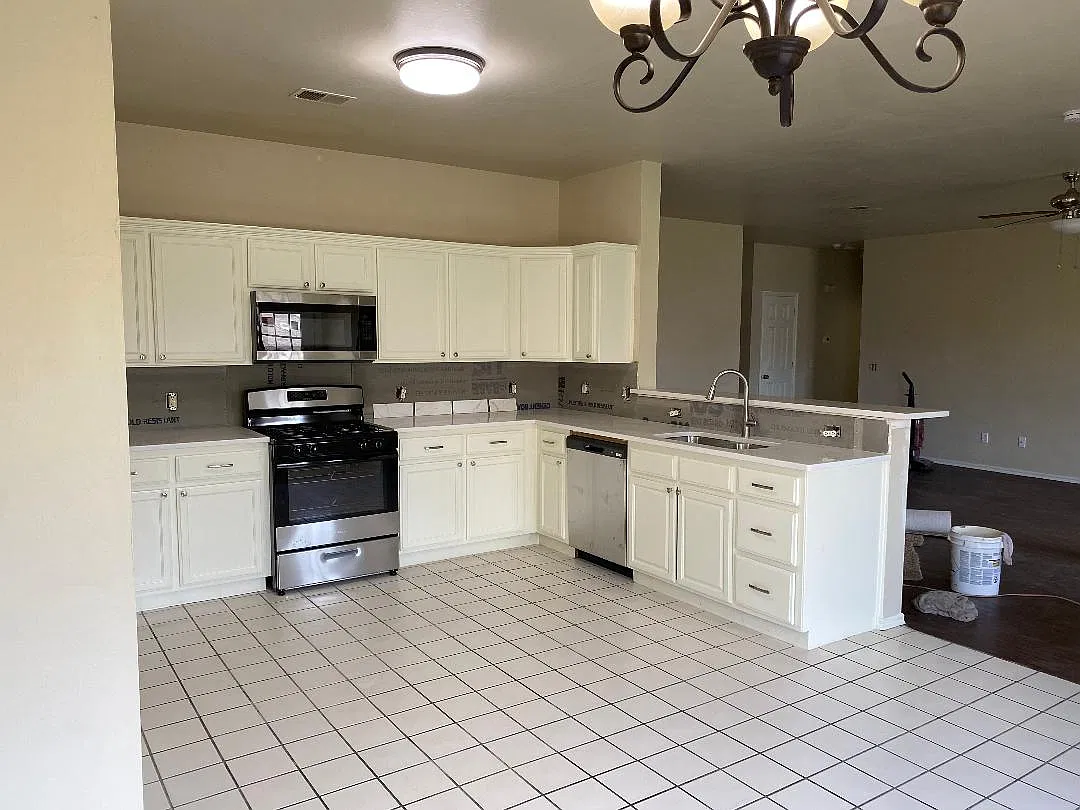 4 bed, 1991 sqft, $1,950 — Photo 4