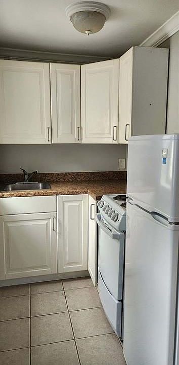 2nd image of 147 Webster Ave W #9