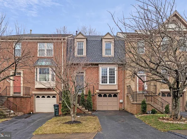 4007 Murdstone Ct, Fairfax, VA 22033