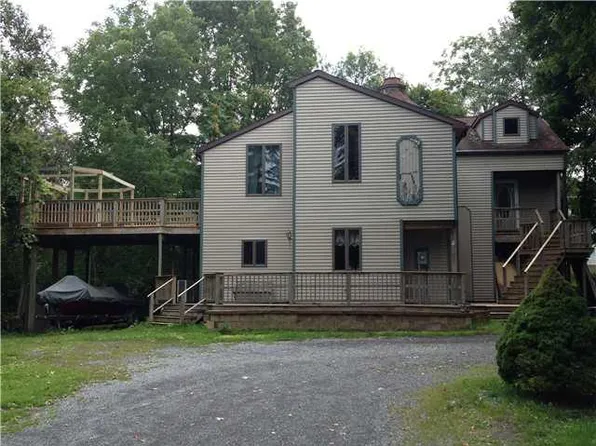 2 Clifton St, Manchester, NY 14504