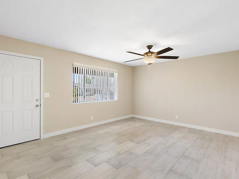 3120 W Columbine Dr — Photo 3