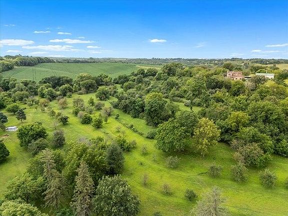 5th image of 8/ACRE S Ivory Rd