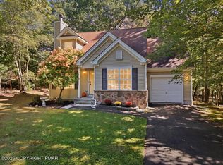 6105 Braintree Ct, Bushkill, PA 18324