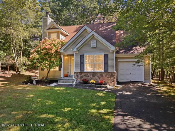 6105 Braintree Ct, Bushkill, PA 18324