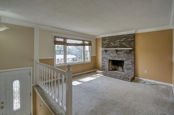 5th image of 209 High Oak Dr