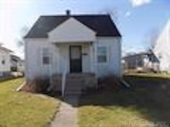 25627 Paige St, Roseville, MI 48066