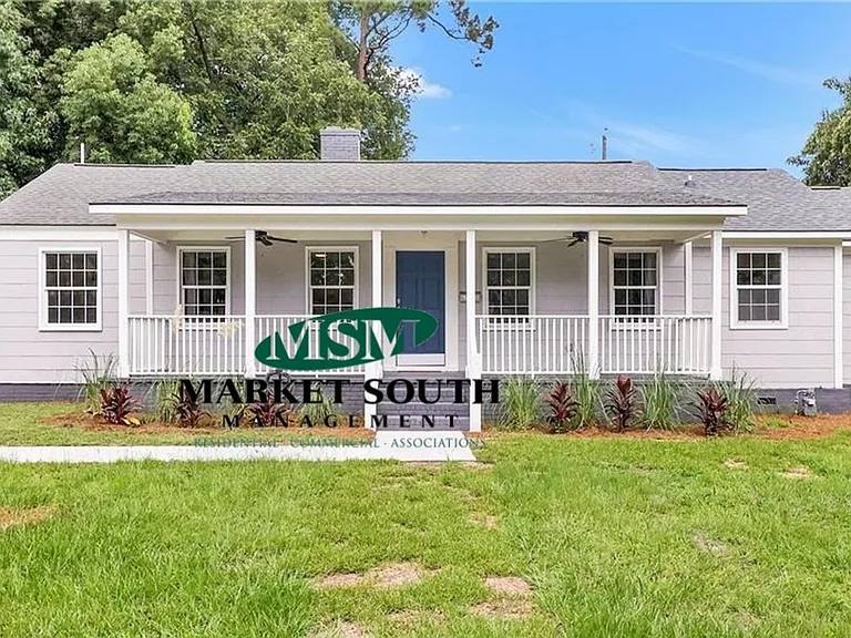 326 Columbus Dr — Photo 5