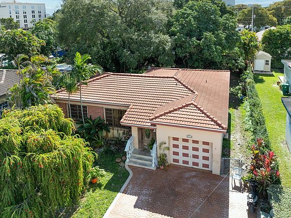 2nd image of 2830 SW 17th St