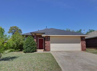 9309 Apple Dr, Midwest City, OK 73130