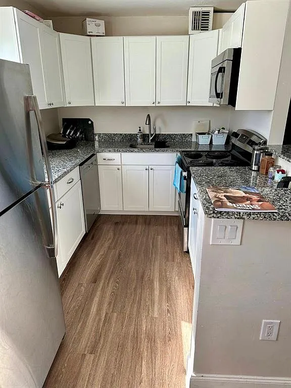 2 bed, 2.0 bath, 953 sqft, $1,700 — Photo 2