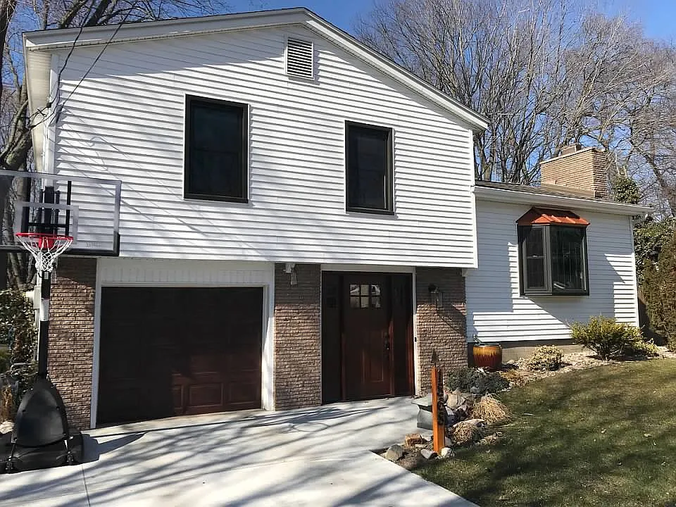 1868 Southwood Ave photo 1