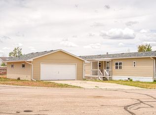 253 Yellowstone Cir, Gillette, WY 82732