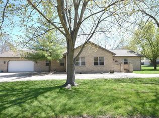 200 Viburnum Dr, Swansea, IL