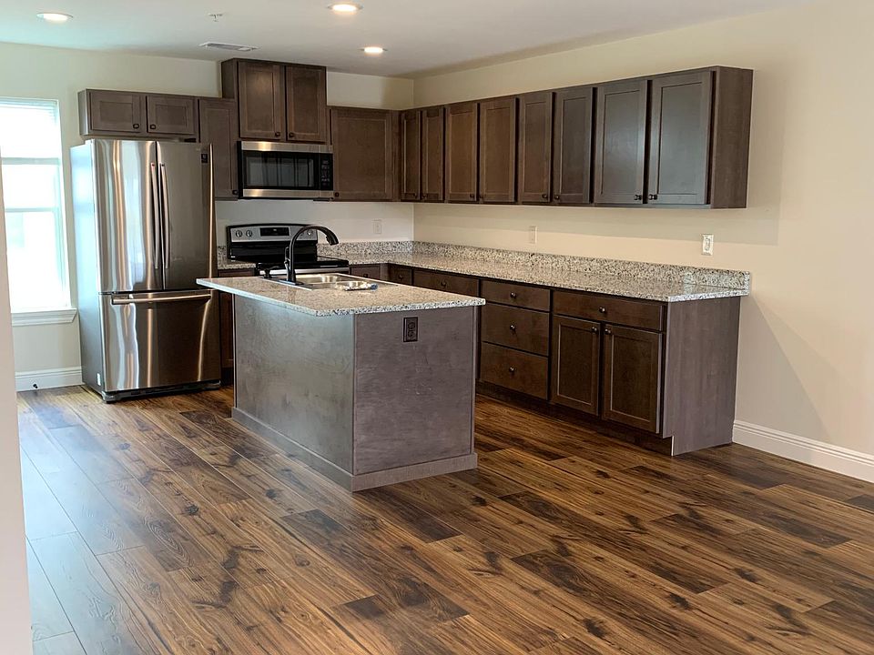 This apartment has a full size electric stove and oven, microwave with vent hood, large refrigerator with ice maker in bottom drawer freezer. Yes, there is a full size dishwasher included.