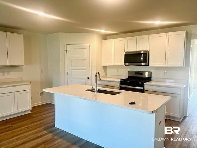 2nd image of 32063 Lyon Rd