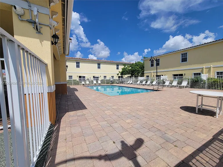 1107 NW 40th Ter #1107 — Photo 35