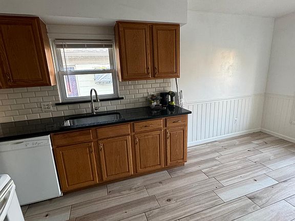 4th image of 7323 N Vernon St