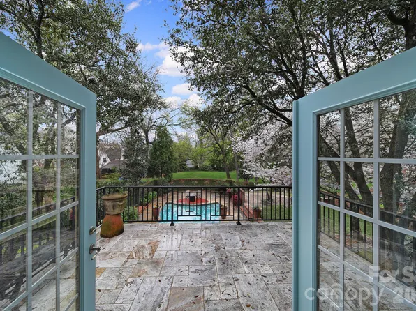 2132 Rolston Dr, Charlotte, NC 28207