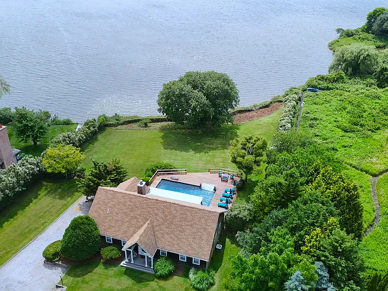70 Mill Pond Ln — Photo 5