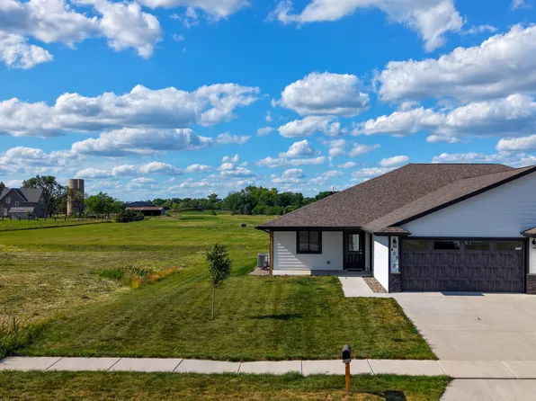409 W Redwood St #2, Parkston, SD 57366