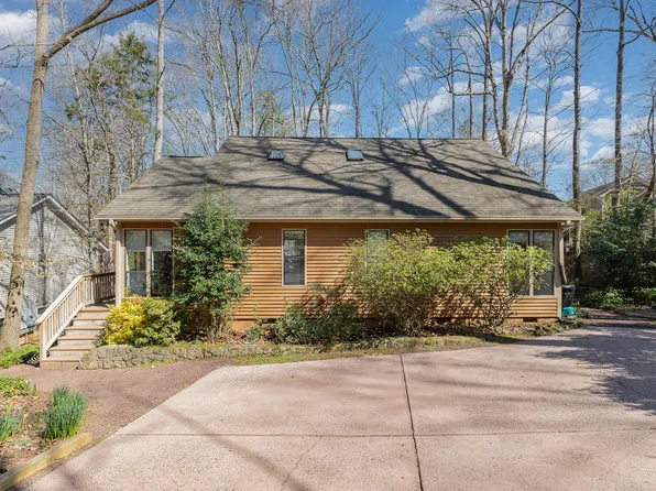 124 Creekview Cir, Carrboro, NC 27510