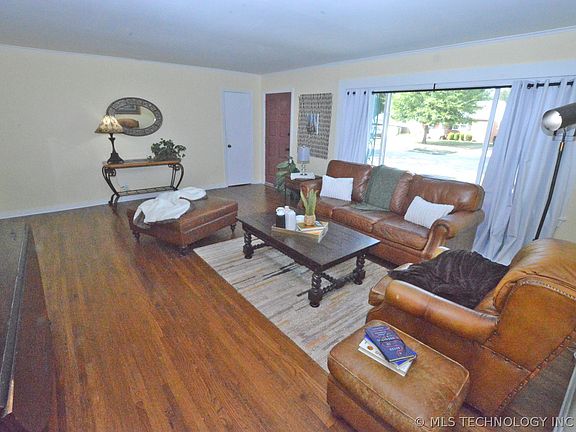 3rd image of 1432 E 50th St