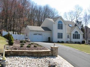 913 Horizon Dr, Stroudsburg, PA 18360