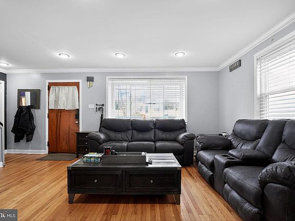 4th image of 2411 Horsham Rd