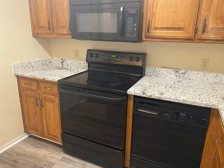 7464 Queensbury Cir #7464 — Photo 7