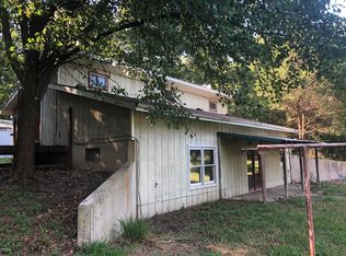 7068 Concord Rd, Sesser, IL 62884