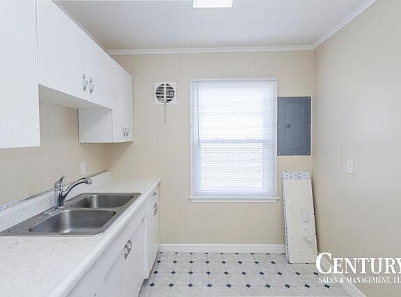 5th image of 1836 N Cotner Blvd