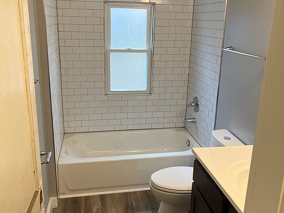 5th image of 1511 E Fulton St