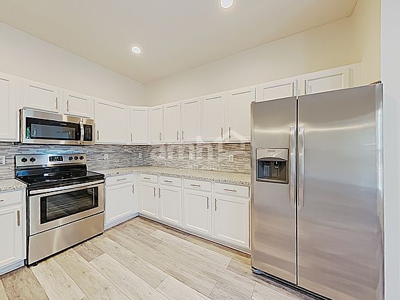 3rd image of 2219 Darlin Cir