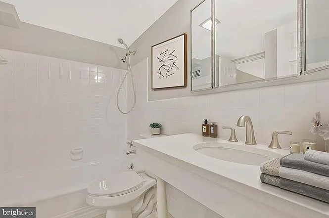 4201 Cathedral Ave NW #902W — Photo 13
