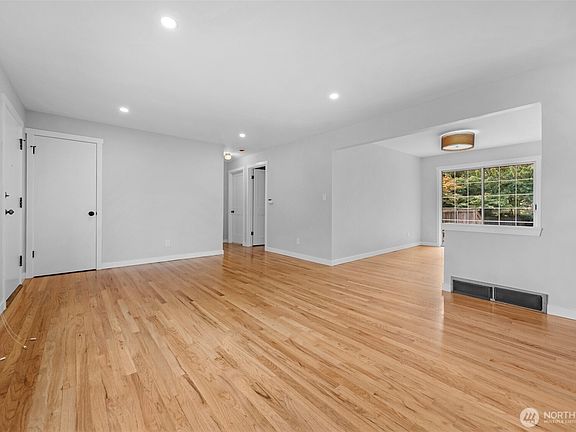5th image of 3811 SW 105th Street