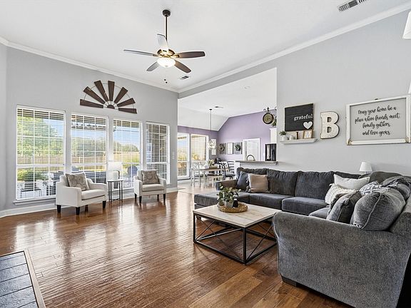4th image of 283 Wedgewood Way